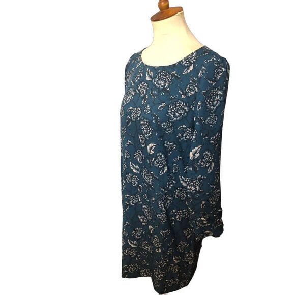 Banana Republic Blue and Antique Pewter Floral Blue Pearl Snap Ruffle Cuffs Size - Picture 4 of 15